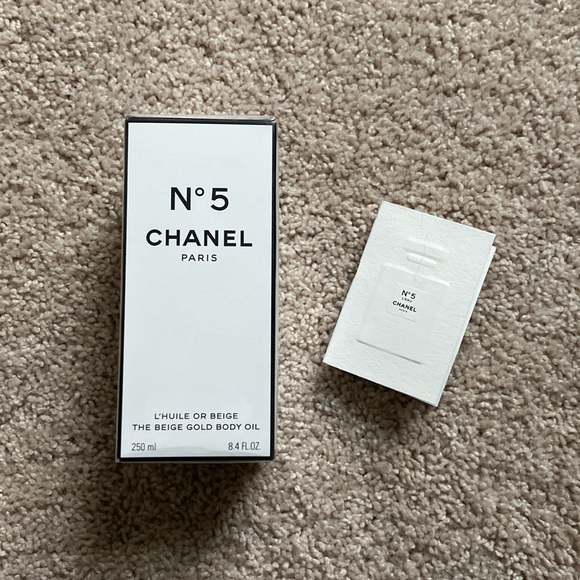 Chanel No 5 The beige gold body oil.